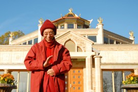 2006-10_NewYork_Geshela_Anon_vgkg-outside-temple-kmc-us06-6x4